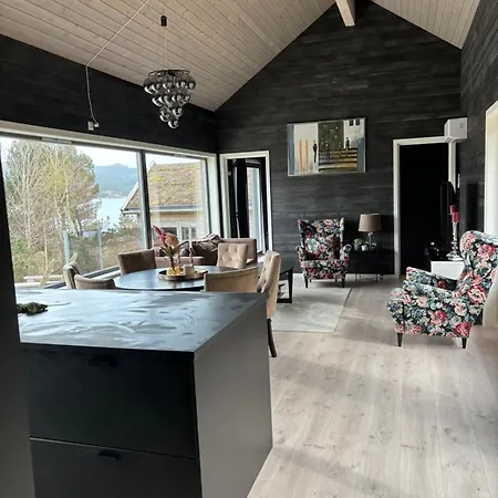 Flott Pa Bersagel Naer Sjo Sandnes (Rogaland)